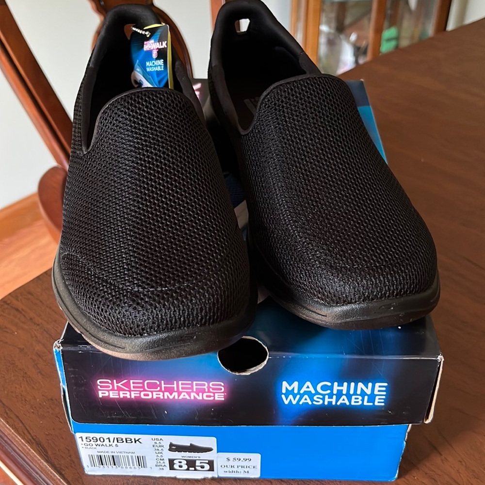 Skechers GoWalk 5 NWT